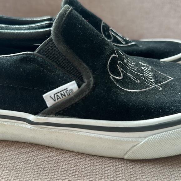 Black & White Van’s Classic Slip-on Sneakers with Graphic - Picture 5 of 7